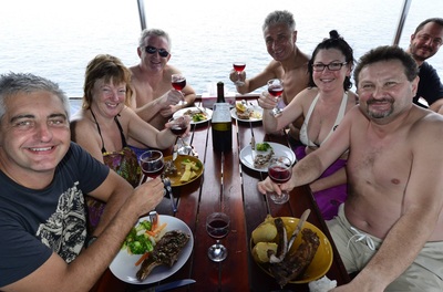 Deguster des repas délicieux dans une super ambiance sur le MV Smiling Seahorse !