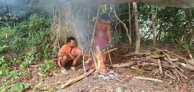 cuisine au bambou sur feu de bois